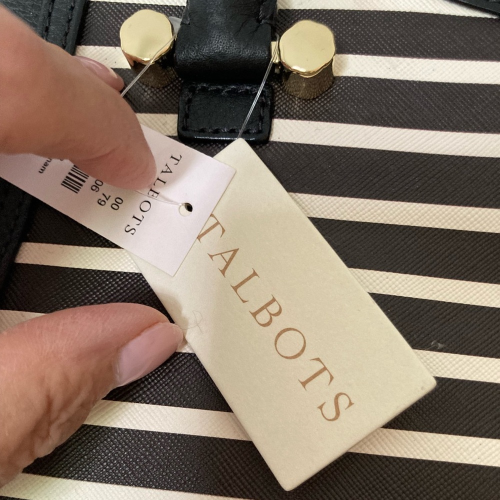 NWT black / cream striped purse & shoulder strap.  Identical front  /back